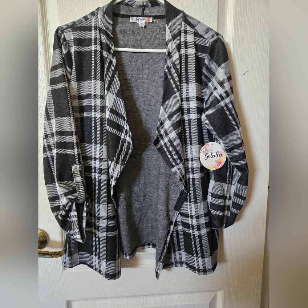 Soleille cardigan can be paired with jeans, yoga pants, slacks, or skirts.
